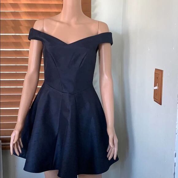 CAMEO STUNNING FIT‎ & FLARE MINI DRESS SIZE XS - Picture 2 of 8